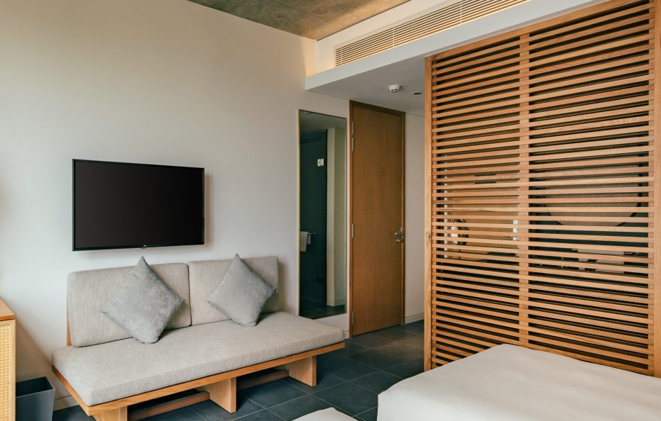 The Sứ Ban Công/ Deluxe With Balcony