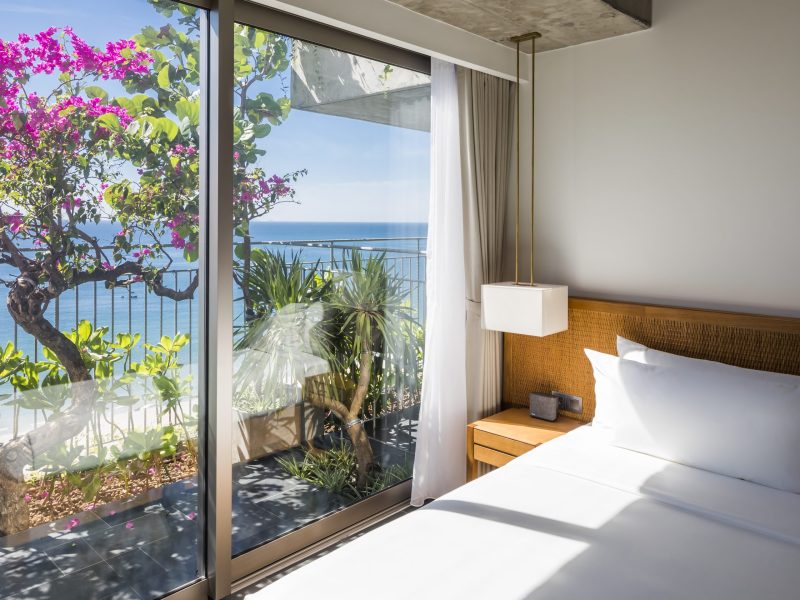 Thiên Điểu/ Deluxe Oceanfront With Balcony