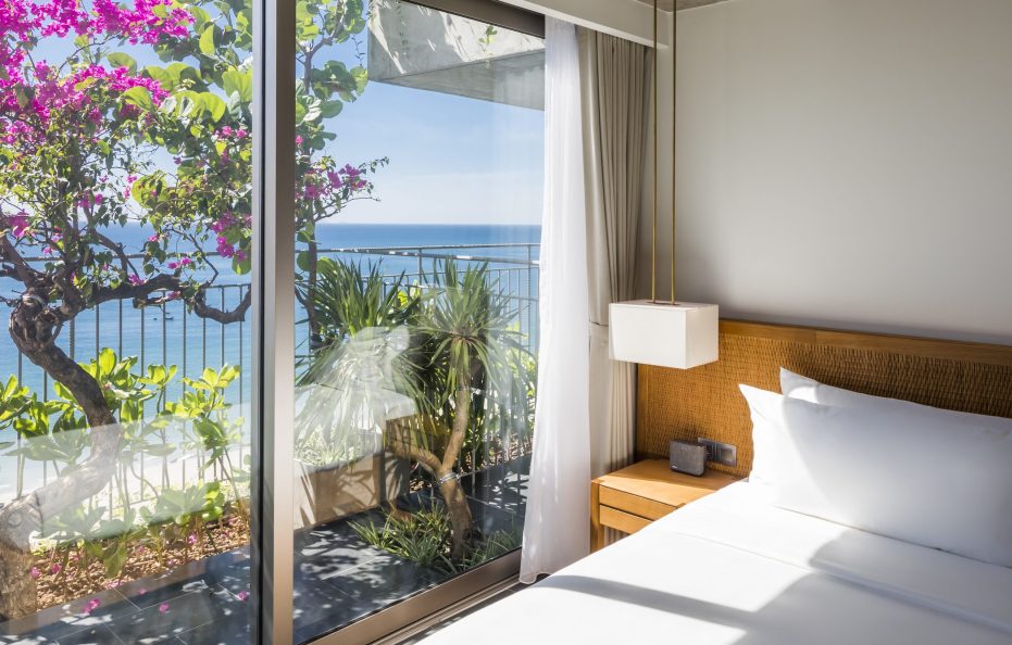Thiên Điểu/ Deluxe Oceanfront With Balcony