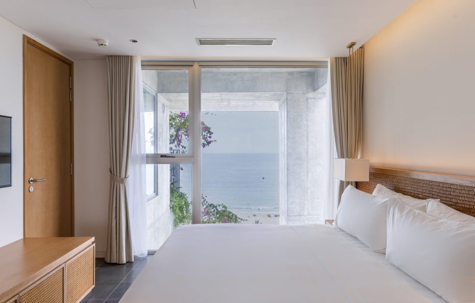 Trúc Mây/ One Bedroom Oceanfront Apartment With Balcony