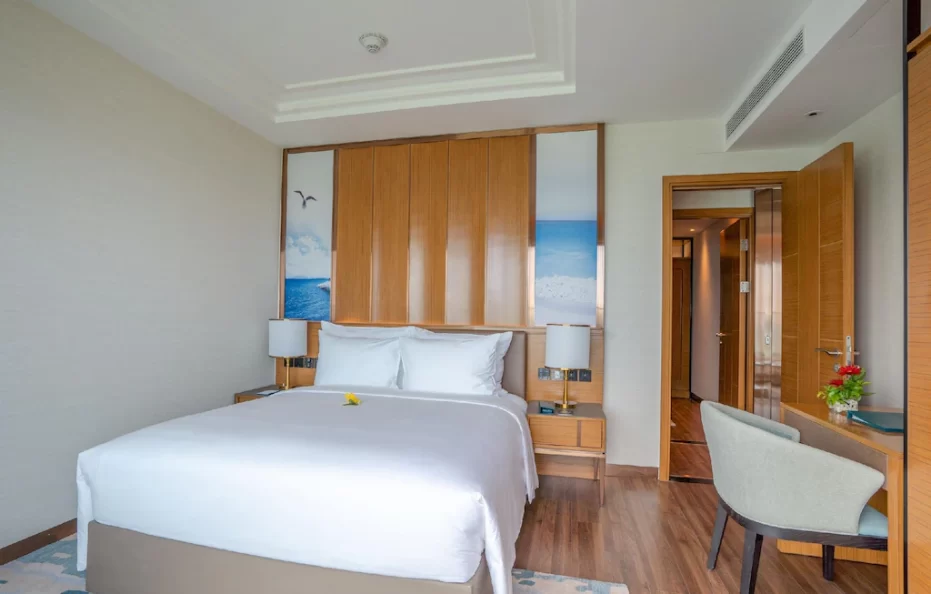 Three – bedroom Suite Oceanview