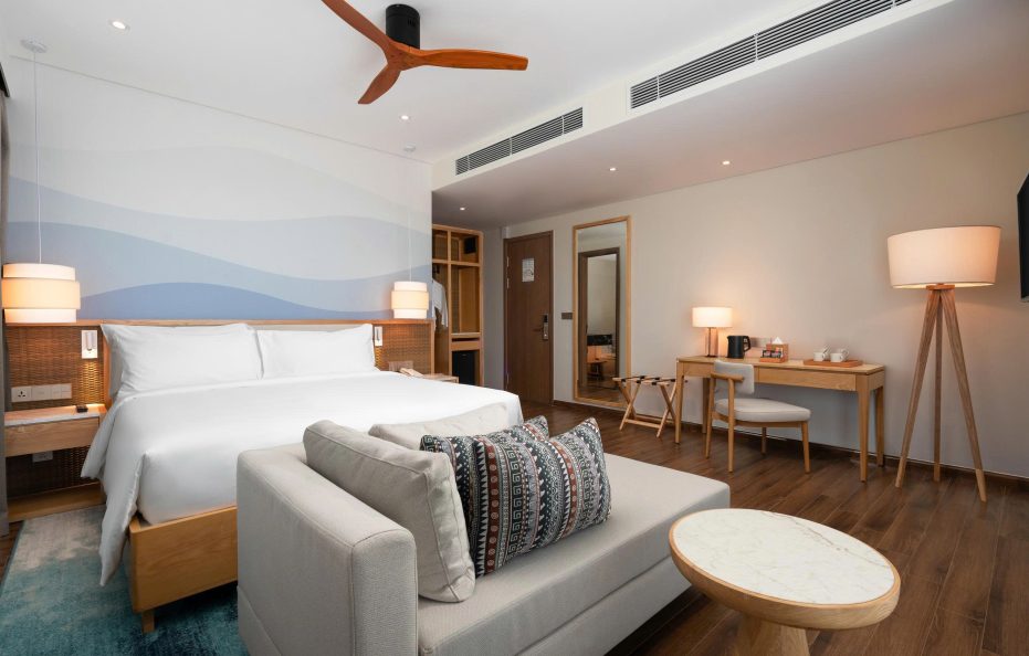 Superior Corner Room