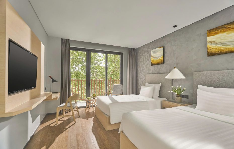 Deluxe Balcony Garden View