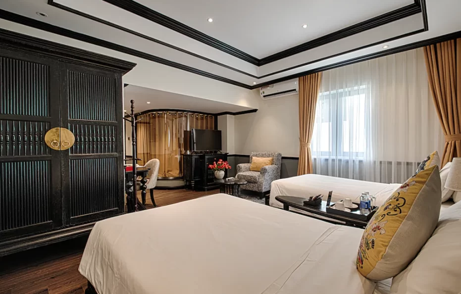 Suite Twin with Bathtub