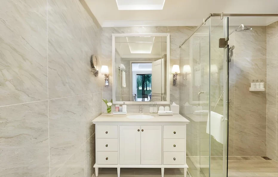 4-Bedroom Villa With Lake View