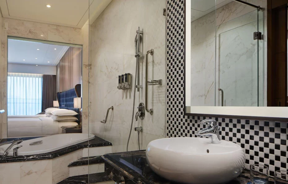 Panoramic Deluxe Twin Partial Coastal View