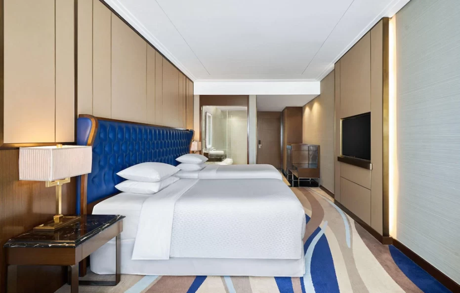 Superior Room with Twin Beds, City View and Balcony