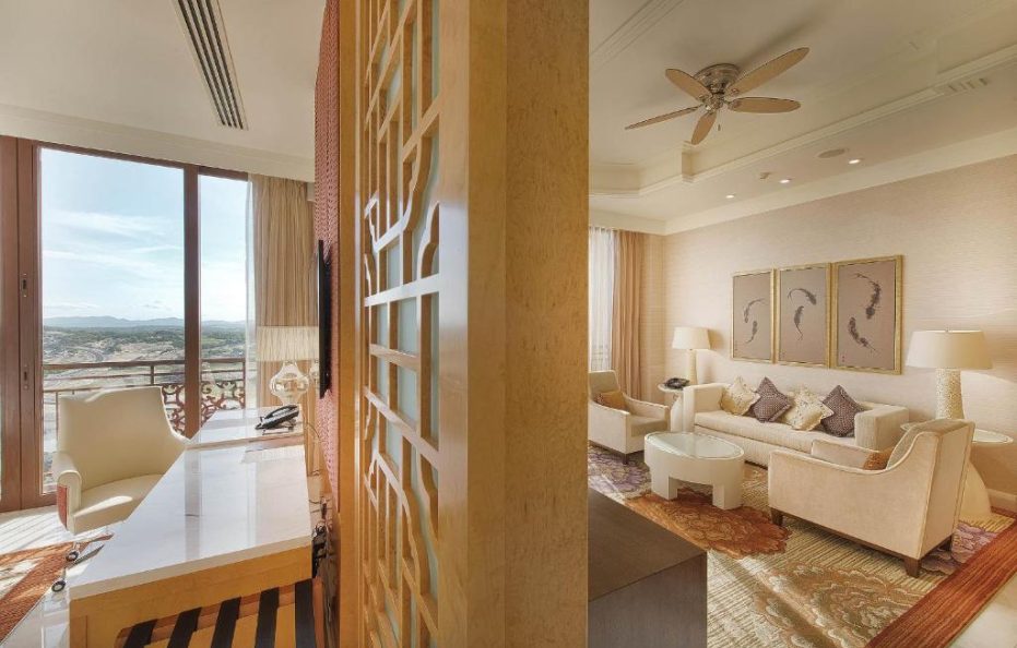 1 King 1 Bedroom Suite Golf View