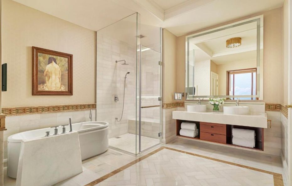 1 King 1 Bedroom Suite Golf View