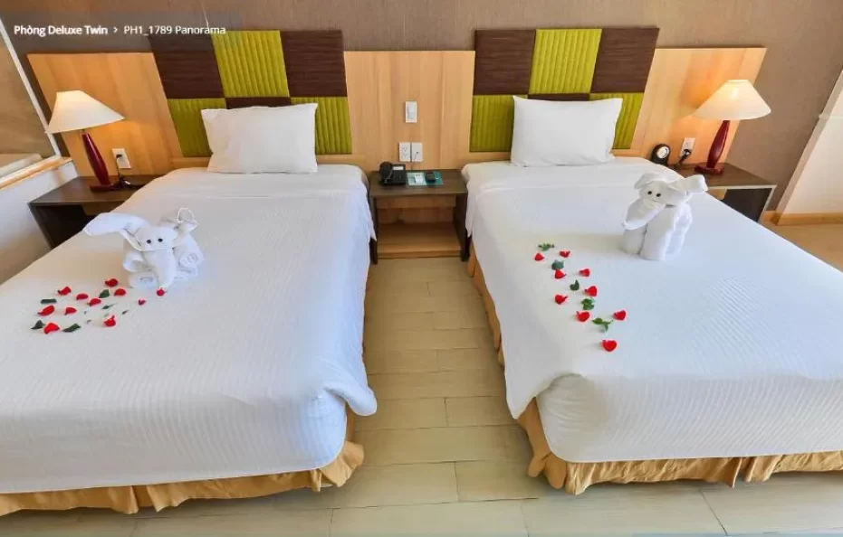 Deluxe King/Twin Bedroom