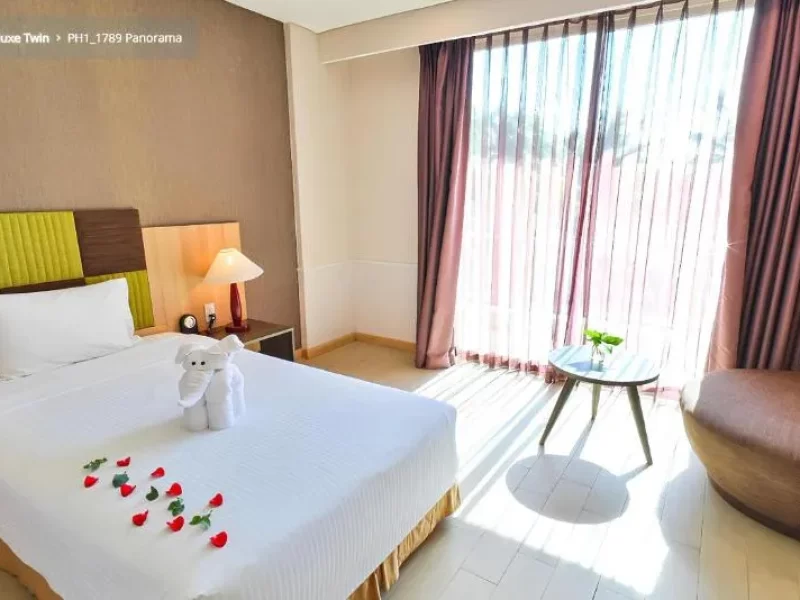 Deluxe King/Twin Bedroom