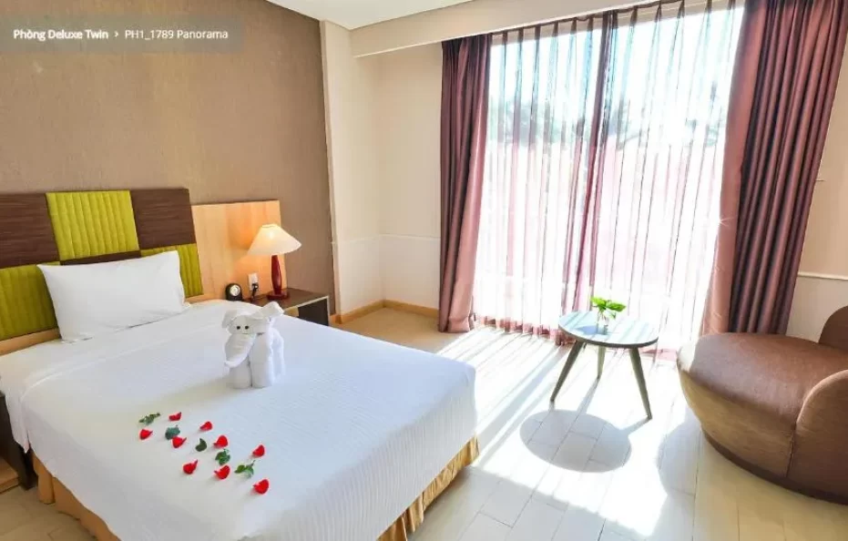 Deluxe King/Twin Bedroom