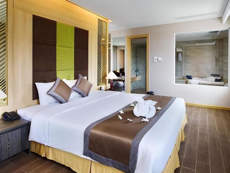 Deluxe King Ocean View