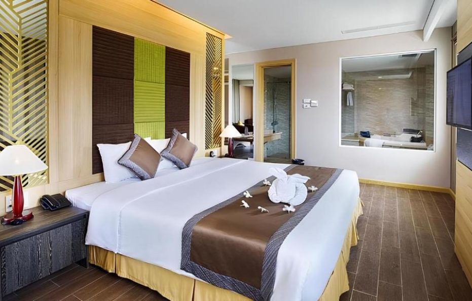 Deluxe King Ocean View