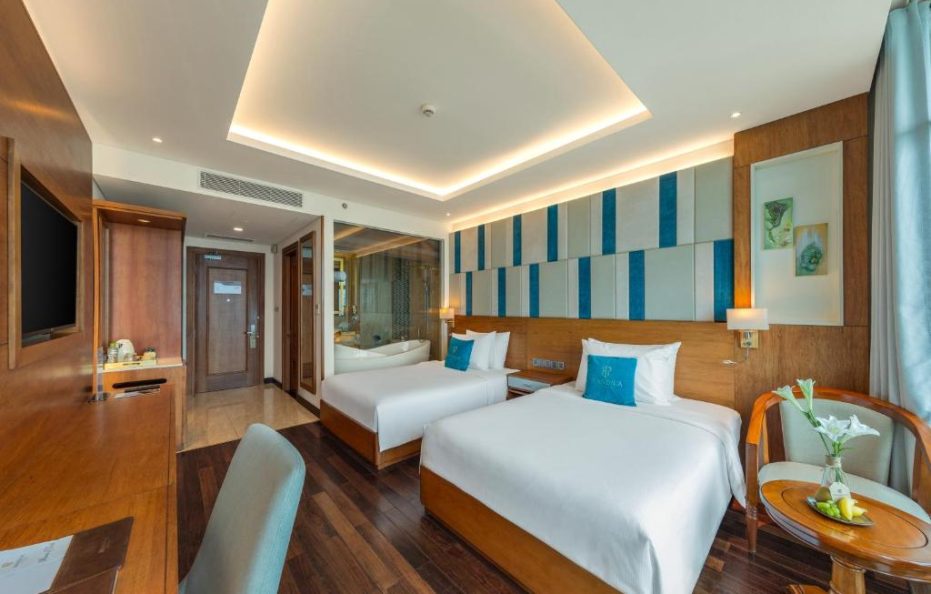 Deluxe Oceanfront Room with Balcony