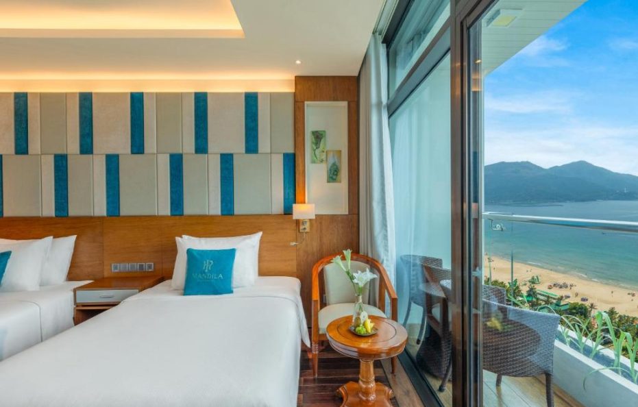 Deluxe Oceanfront Room with Balcony