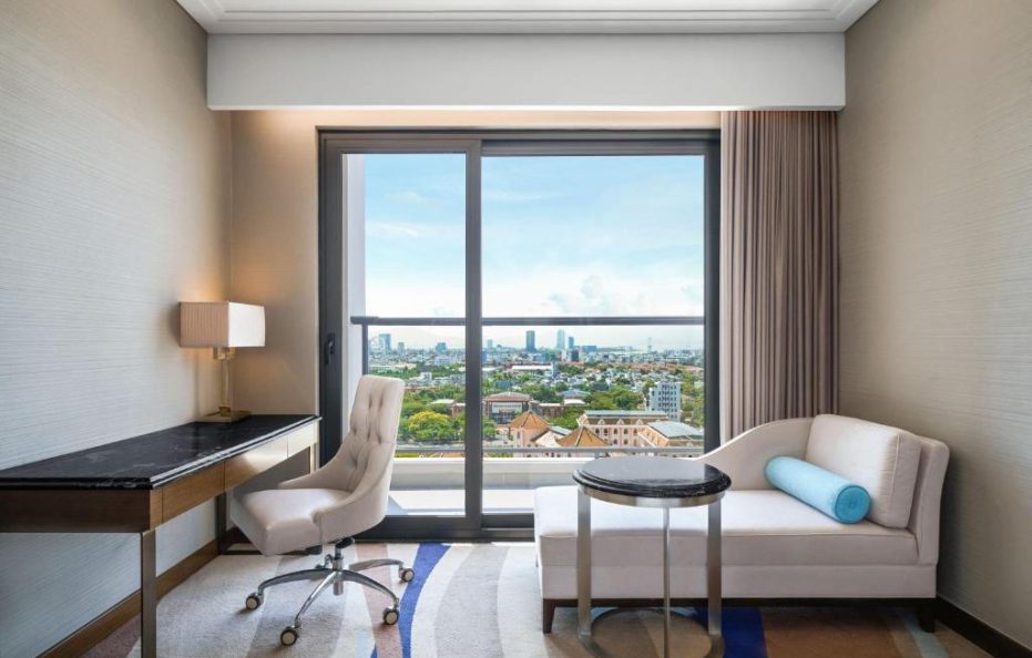 Deluxe King Oceanview Room