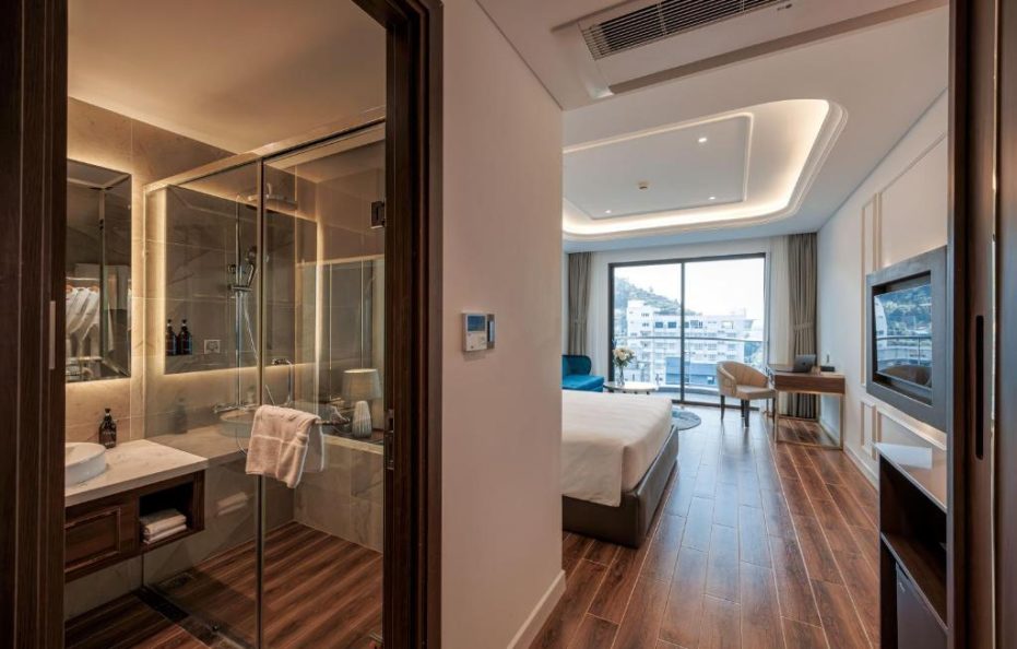 Superior Sea View King