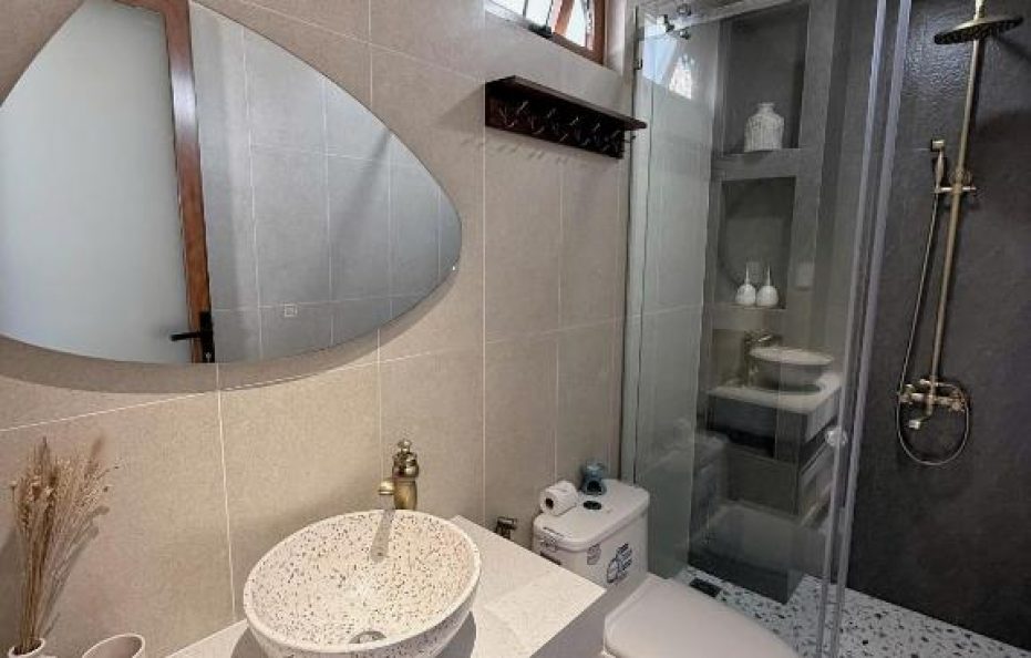 Lamer Pool View Room
