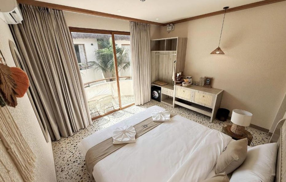 Lamer Deluxe Pool View Room
