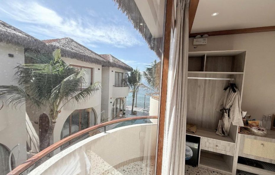 Lamer Deluxe Pool View Room