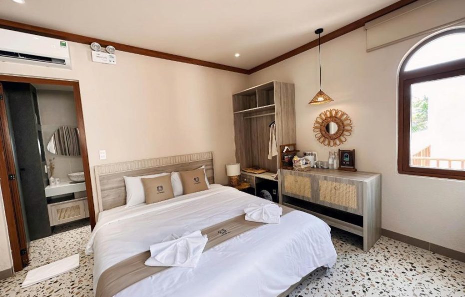 Lamer Deluxe Pool View Room
