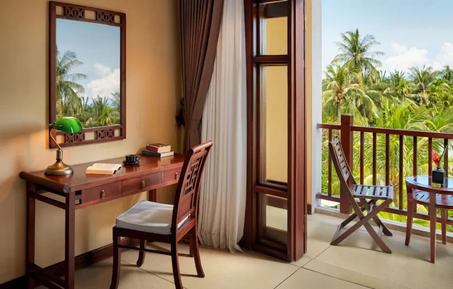 Deluxe Queen Balcony