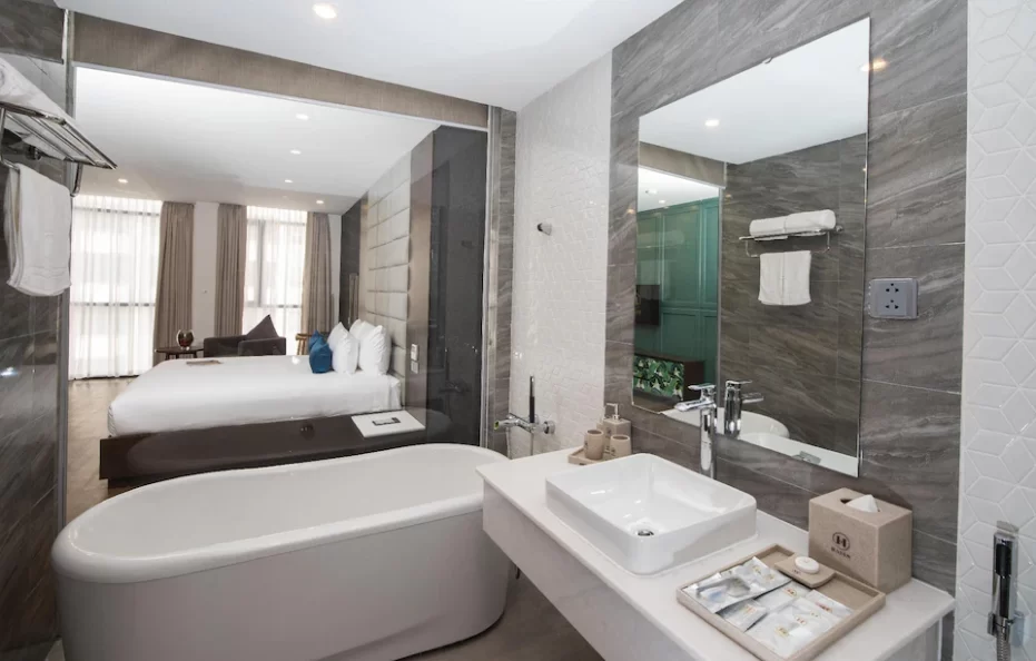 Two Bedroom Royal Penthouse with Cityview