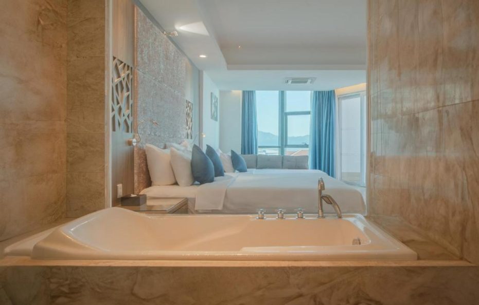 Deluxe Connecting Family