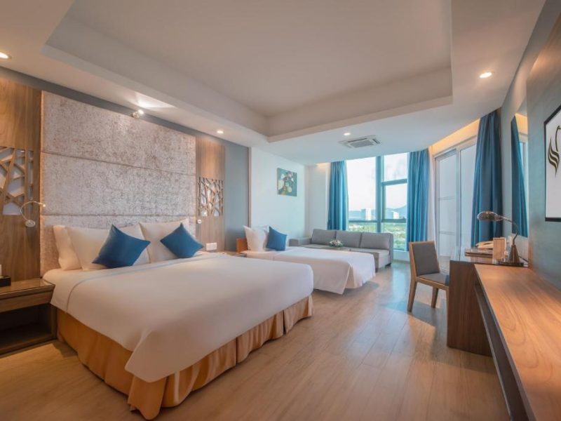 Deluxe Connecting Family