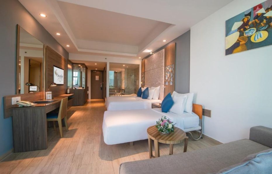 Deluxe Connecting Family