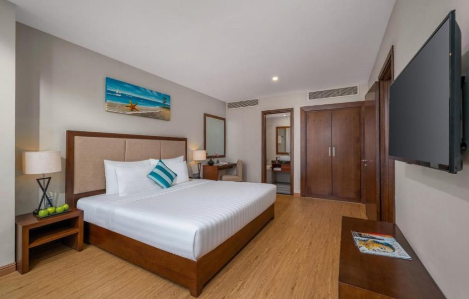 Junior with Seaview Room