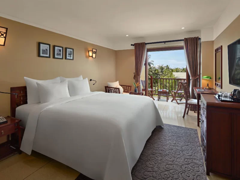 Deluxe Queen Balcony