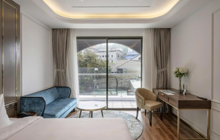 Deluxe Mountain View King