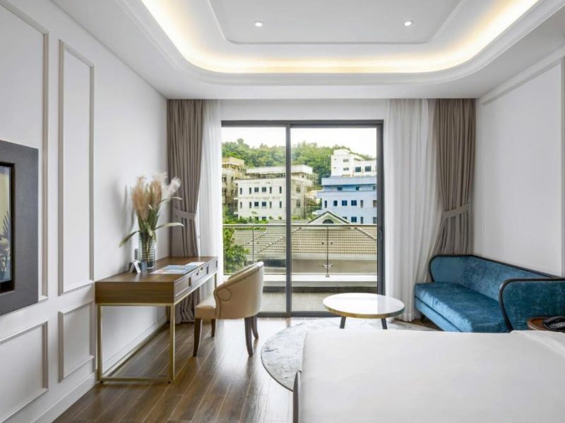 Deluxe Mountain View King