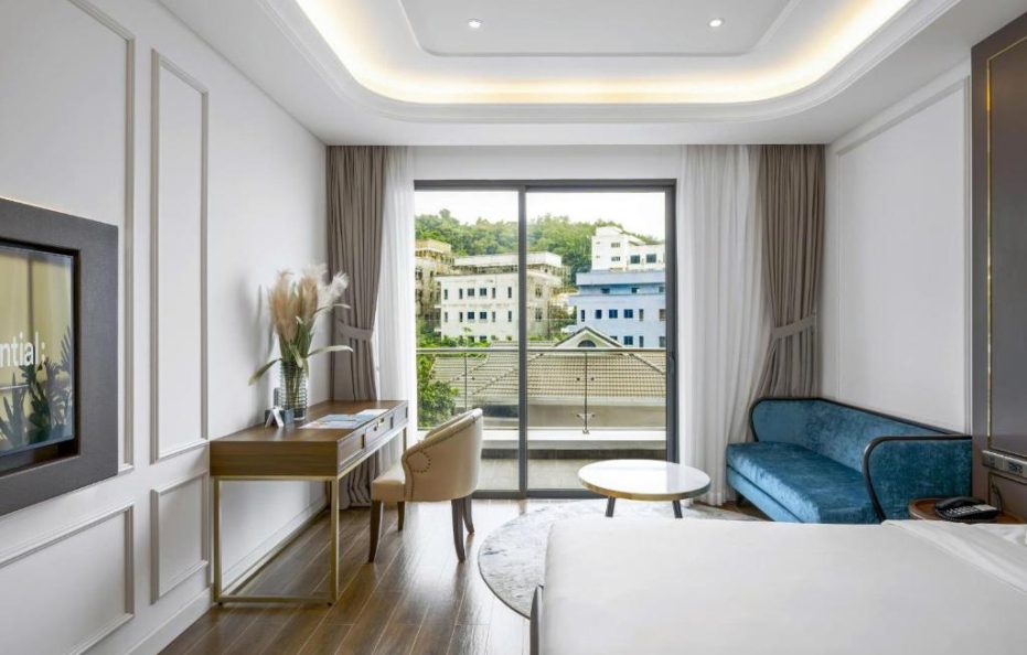 Deluxe Mountain View King