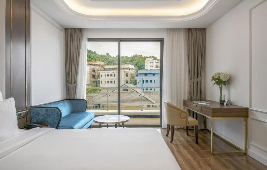 Deluxe Parital Seaview King