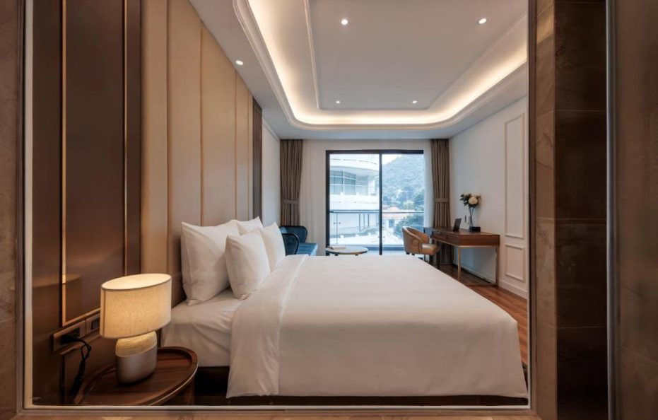 Deluxe Mountain View King