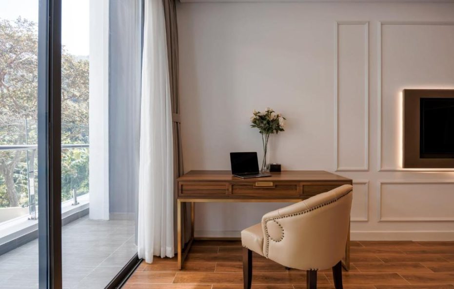 Deluxe Mountain View King