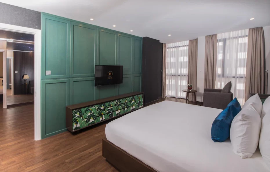 Two Bedroom Royal Penthouse with Cityview