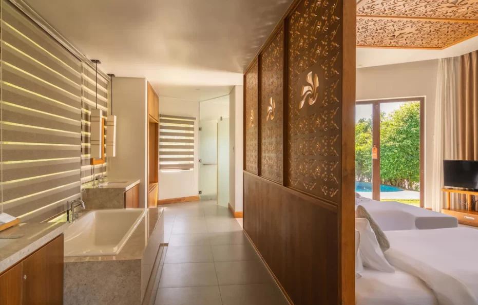 Luxury Villa With Poolside