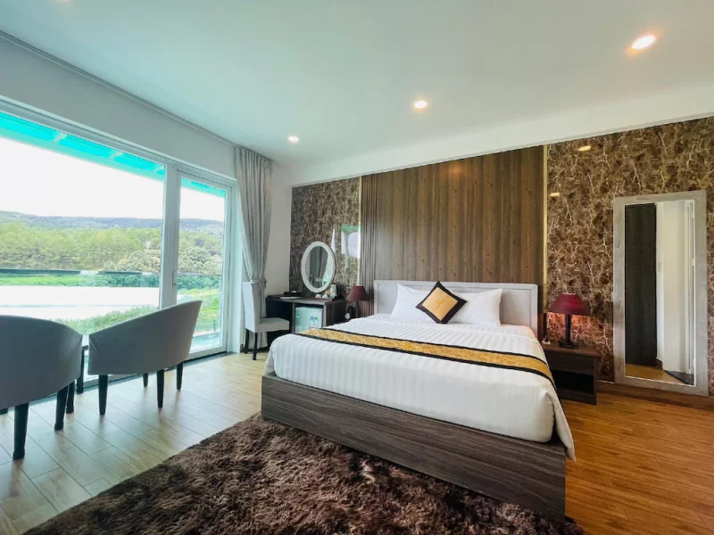 Villa 4 Bedroom Lake View