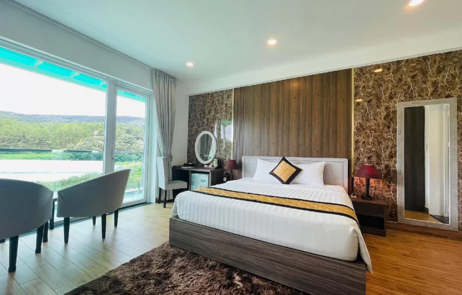 Villa 4 Bedroom Lake View