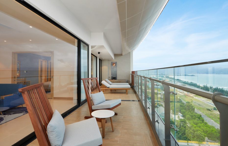 Ambassador Suite Ocean View Room