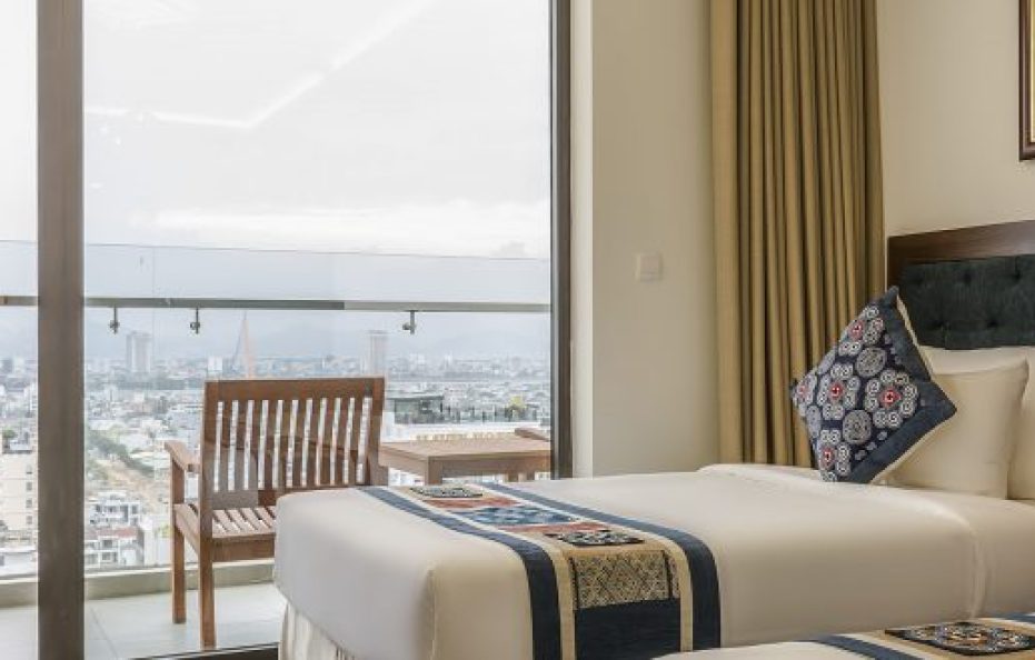 Balcony Studio Room with Cityview