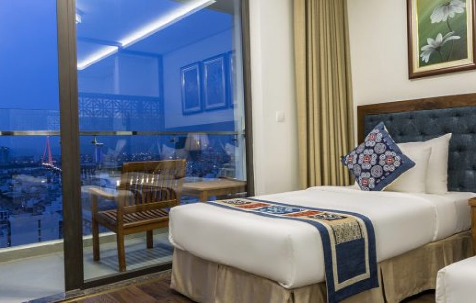 Balcony Studio Room with Cityview