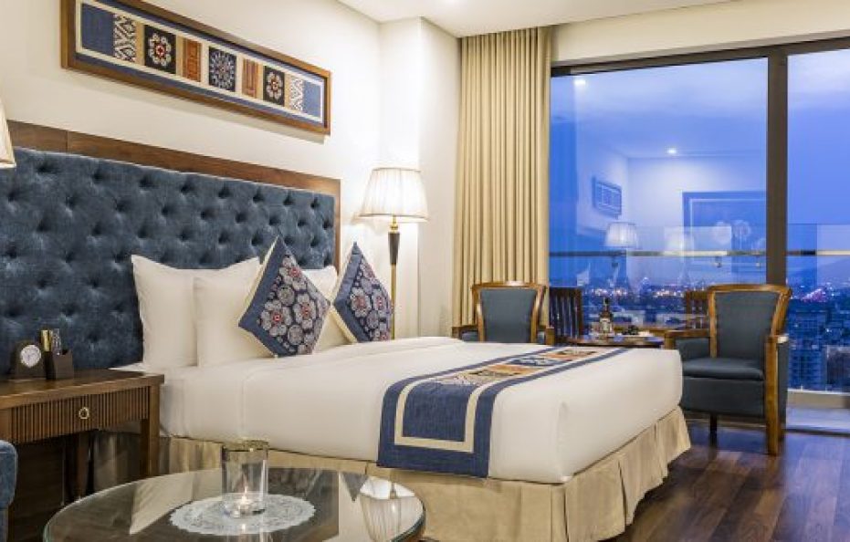 Balcony Studio Room with Cityview