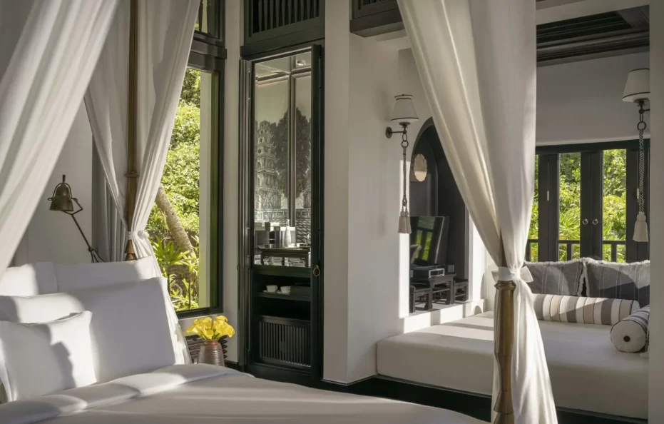 One-Bedroom Seaside Villa on the Rocks