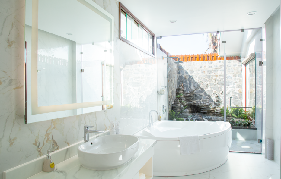 Family Suite Pool View (1 King/ 2 Twin)