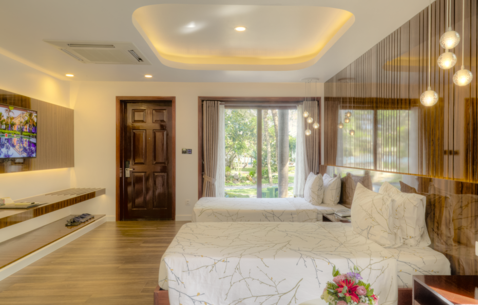 Family Suite Pool View (1 King/ 2 Twin)